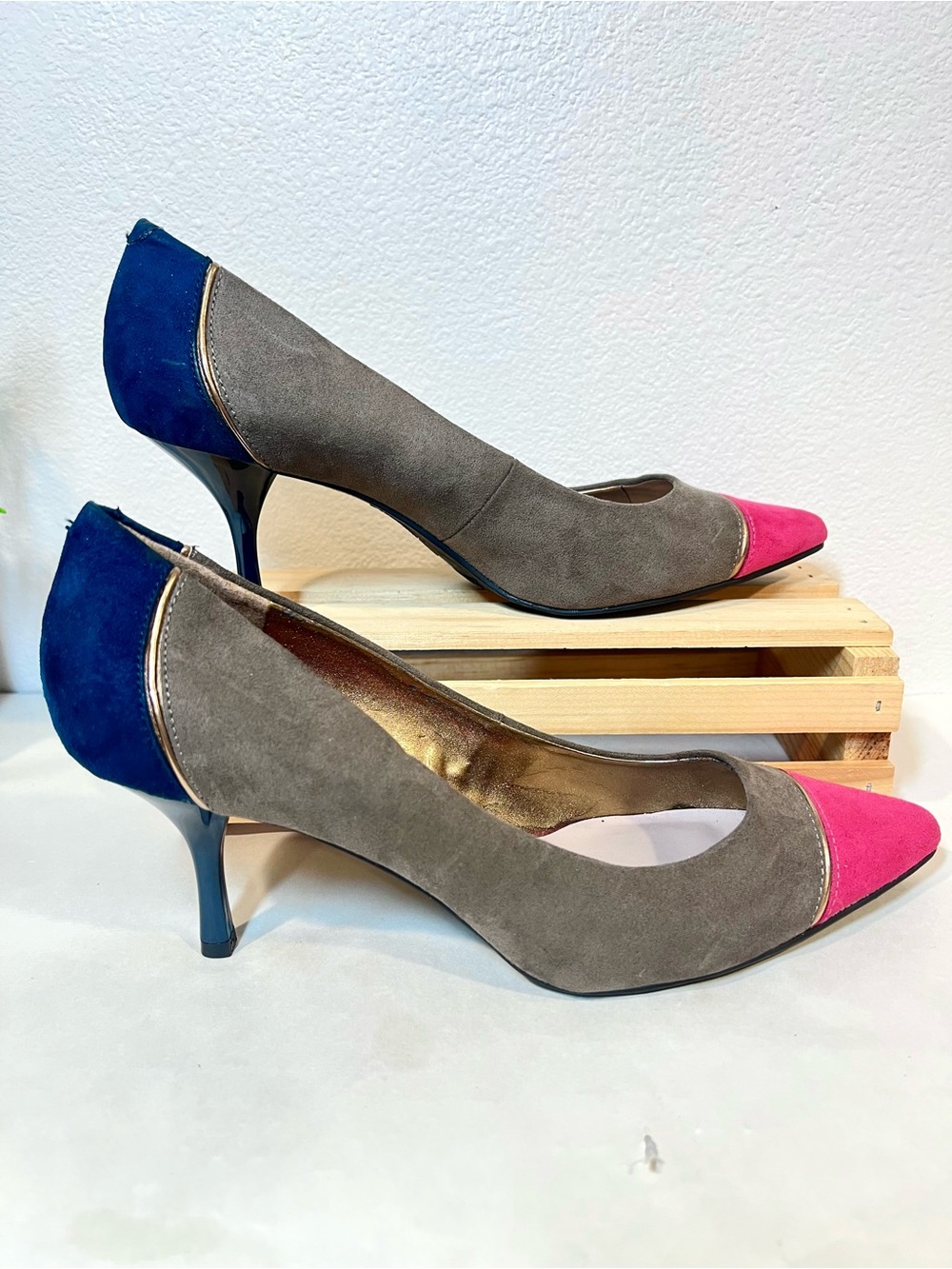 💥3/$50 9&Co. Colorblock Suede Pointed-Toe Pumps in Taupe, Pink & Navy | Retro